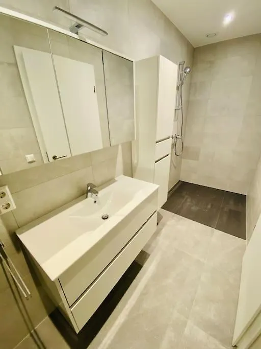 Luxury New Flat In Center With Terrace And Parking-142-99 Apartment Luxembourg